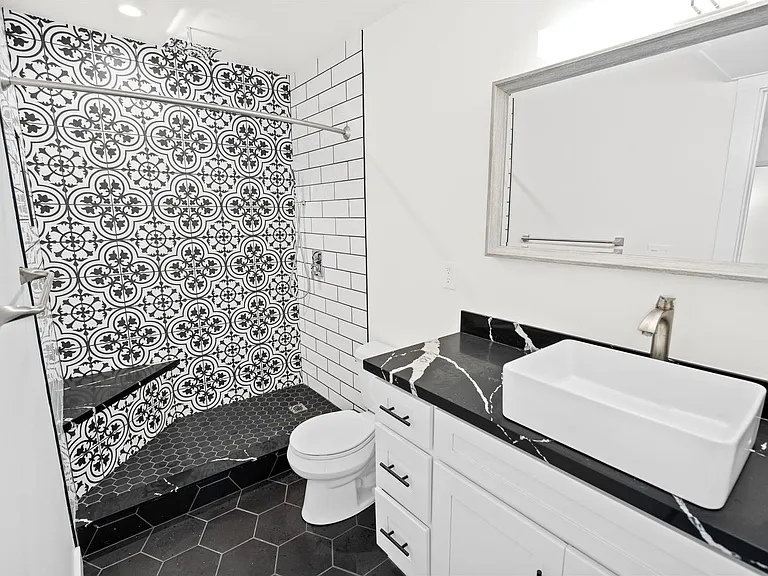 2121 Thomas Avenue — Photo 6