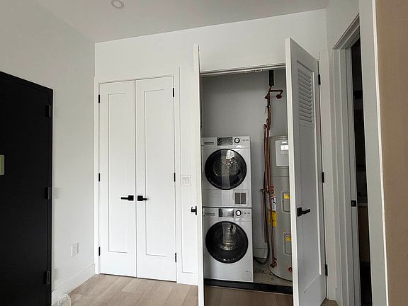 2nd image of 3071 Steinway St #2A
