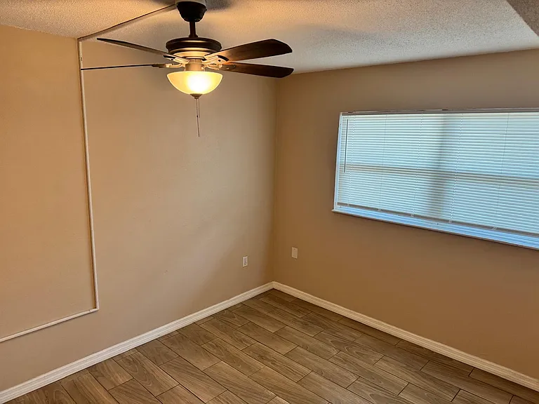 900 Avenue Z SE #D2 — Photo 9