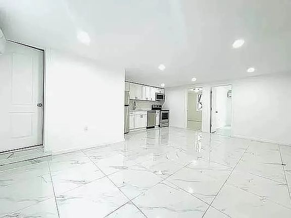 2nd image of 2832 W 15th St #1B