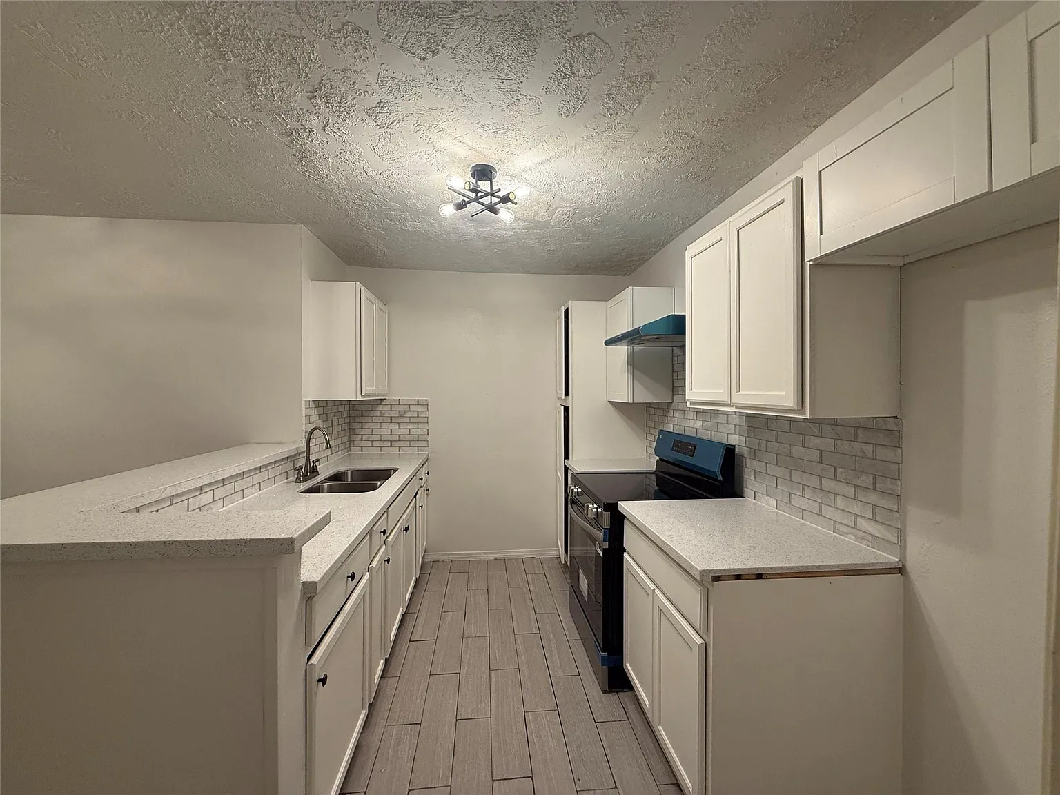 3 bed, 2.5 bath, 1584 sqft, $1,600 — Photo 2
