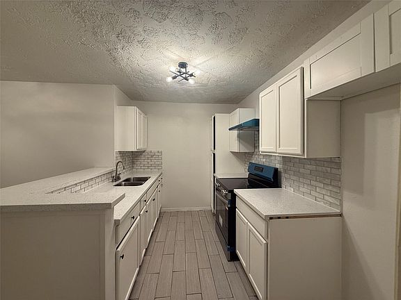 2nd image of 8553 Wilcrest Dr