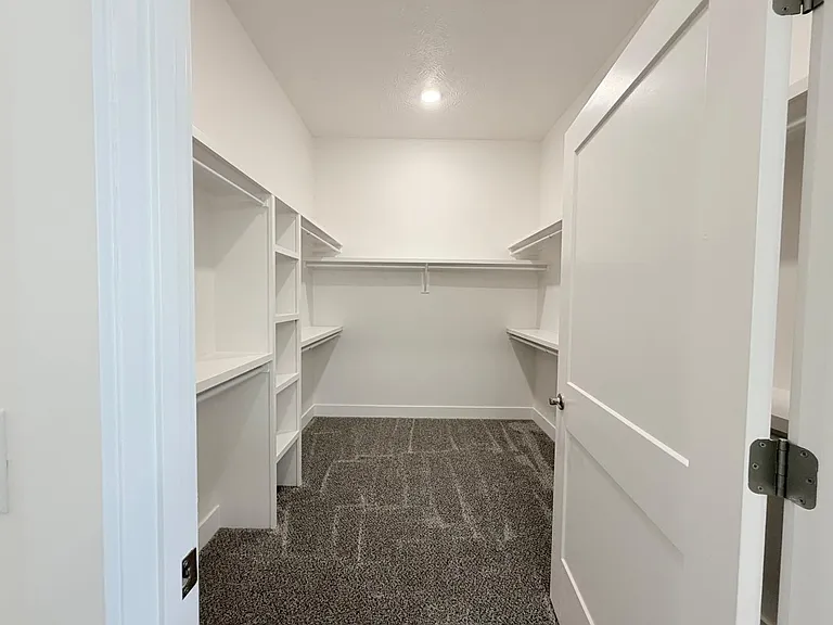 237 S Bridge Rd — Photo 10