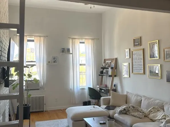 283 Bleecker Street image 1 of 5