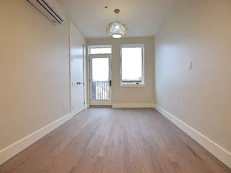 987 Rogers Ave #4G — Photo 1