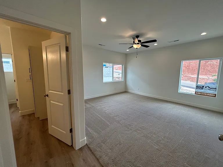 1544 E Mead Ln — Photo 28