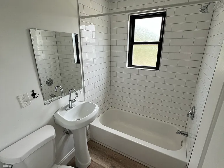 239 12th Pl NE #3 — Photo 3
