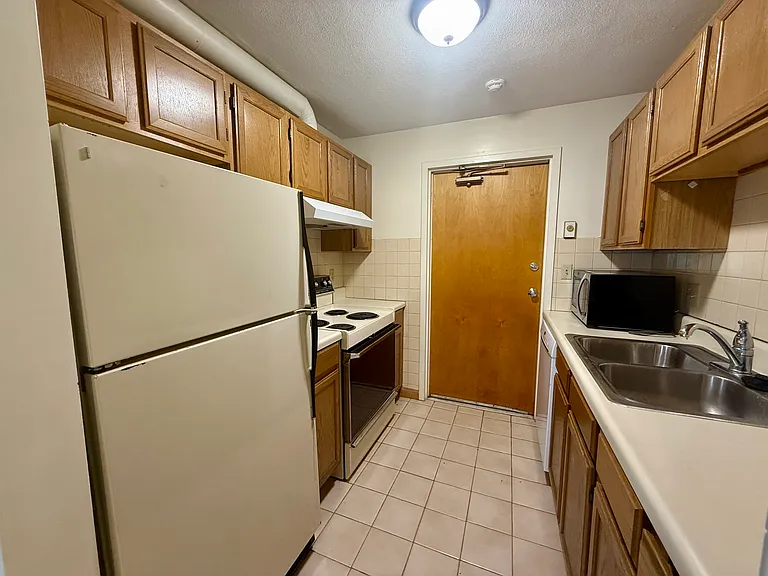 38 Middle St #1 — Photo 5