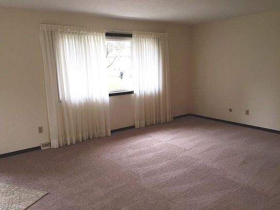 5th image of 7078 Pine St