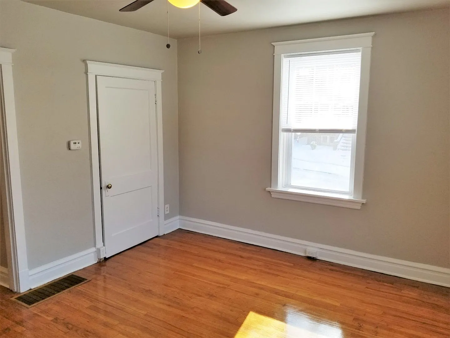 (333) 4048-52 Giles — Photo 3