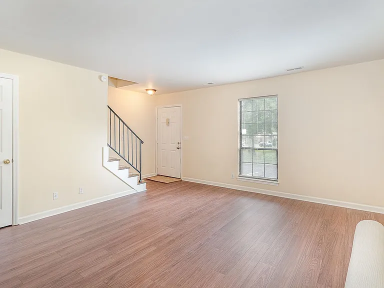 5869 Brentwood Trce — Photo 4