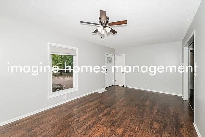 3 bed, 1.5 bath, 1369 sqft, $2,295 — Photo 3