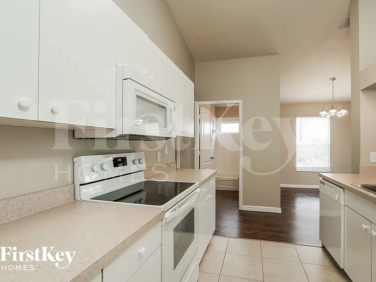 3208 9th St W — Photo 6