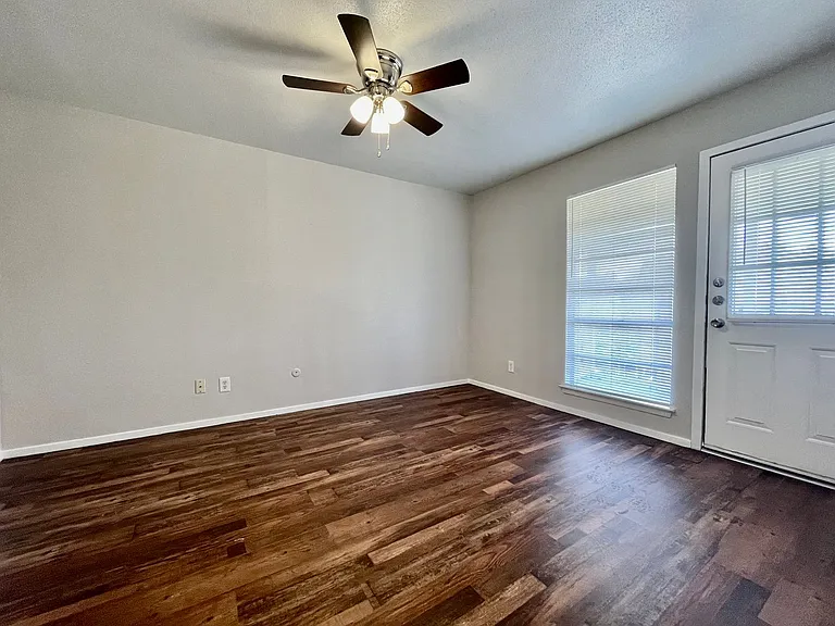 205 S Mitchell St — Photo 6