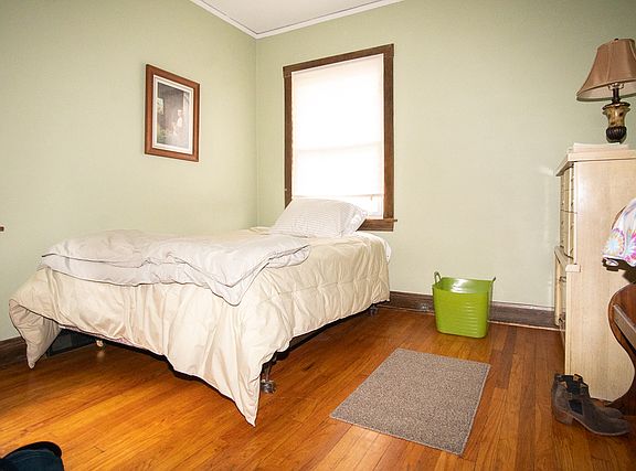 5th image of 3240 Park Ave