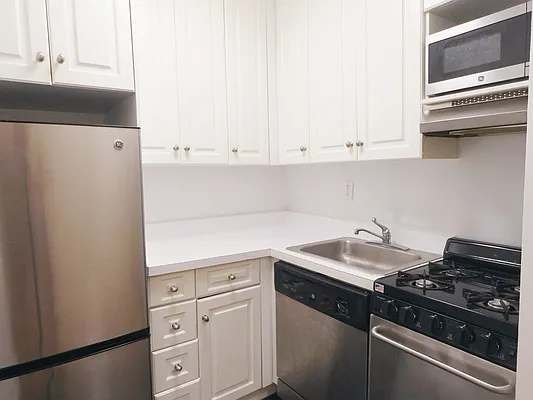 Rented by Urban Real Estate Inc | media 4