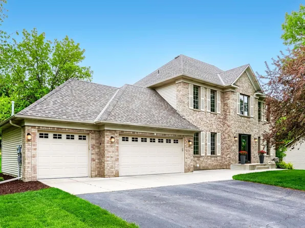 2333 Stone Creek Ln W, Chanhassen, MN 55317