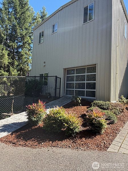 3rd image of 25929 SE Issaquah Fall City Rd