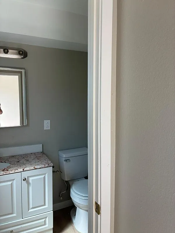 2 bed, 2.0 bath, 1056 sqft, $2,300 — Photo 2