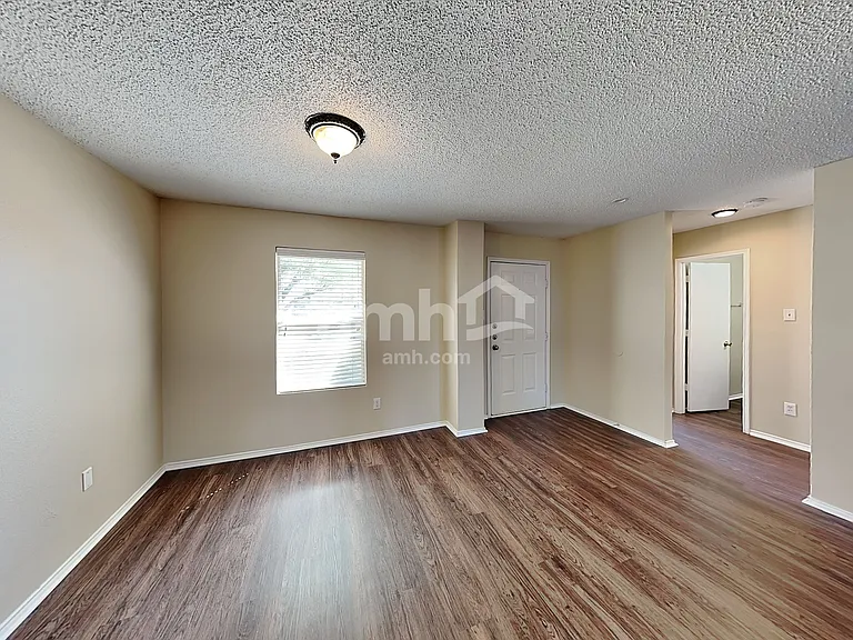 1430 Stewart Dr — Photo 6