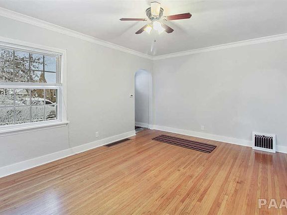 4th image of 1123 E Elmhurst Ave