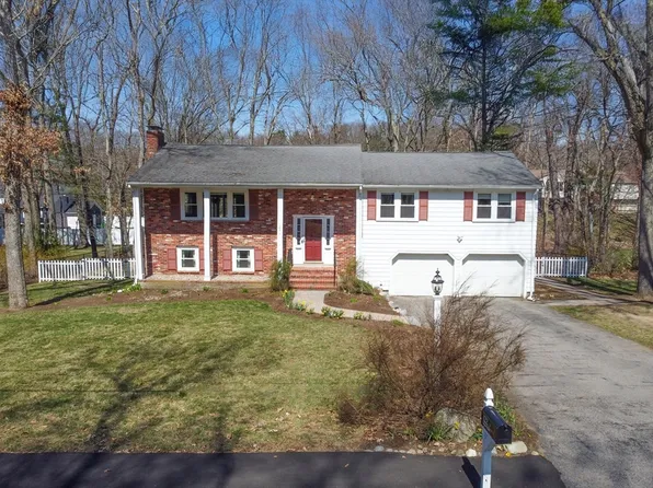 122 Green St, Medfield, MA 02052