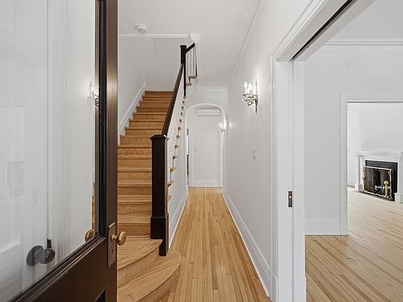 3rd image of 380 Lansdowne Ave