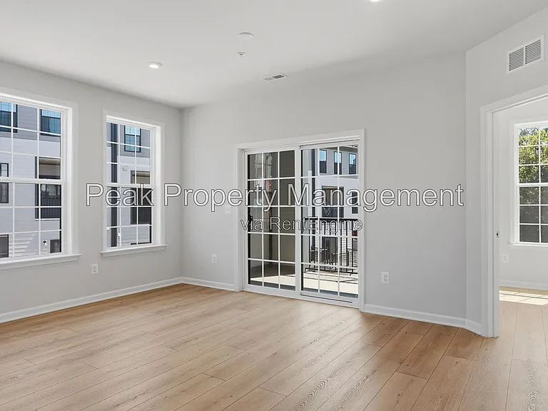227 Brattice Dr — Photo 12