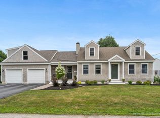 14 Whitney Rd, Falmouth, ME 04105