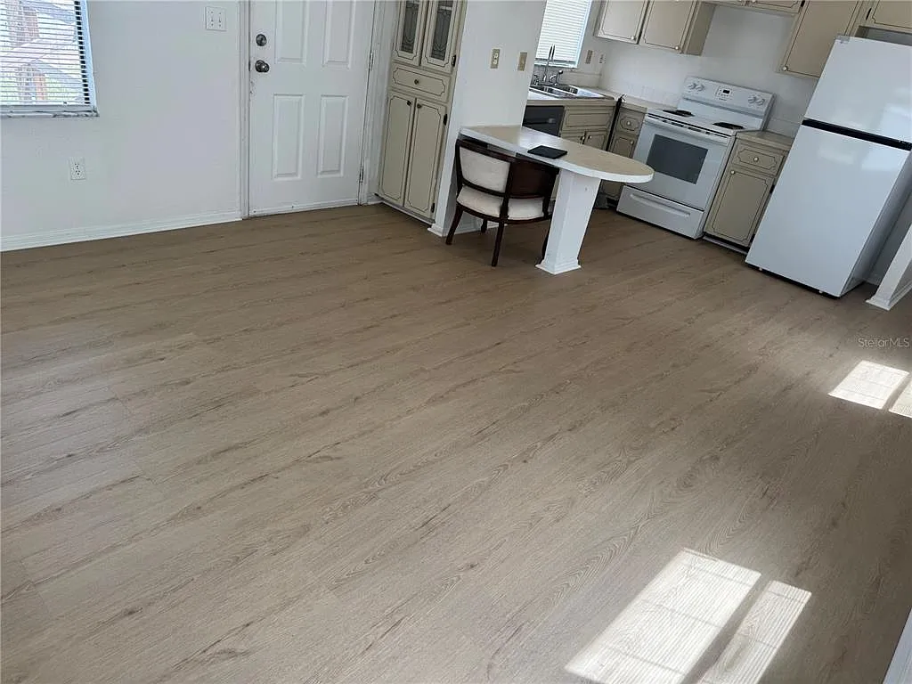 2 bed, 2.0 bath, 940 sqft, $1,200 — Photo 4