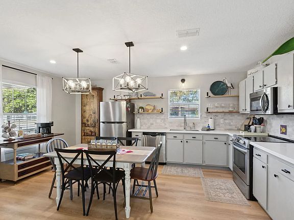 4th image of 802 S 9th St