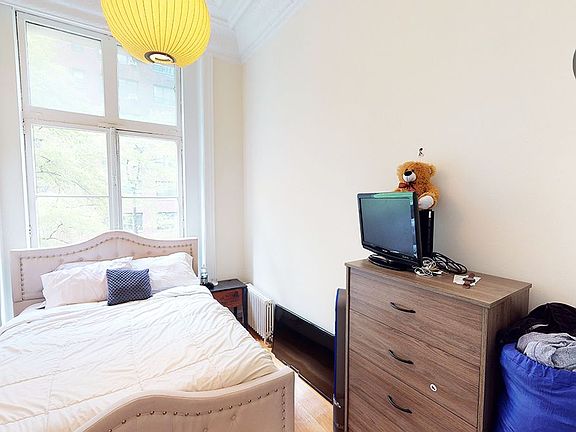 4th image of 29 E 37th St APT 3a