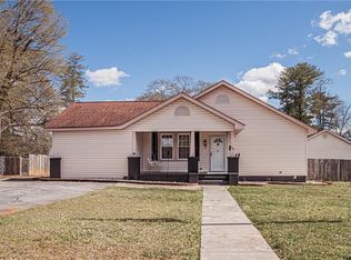 504 E 2nd Ave, Easley, SC 29640