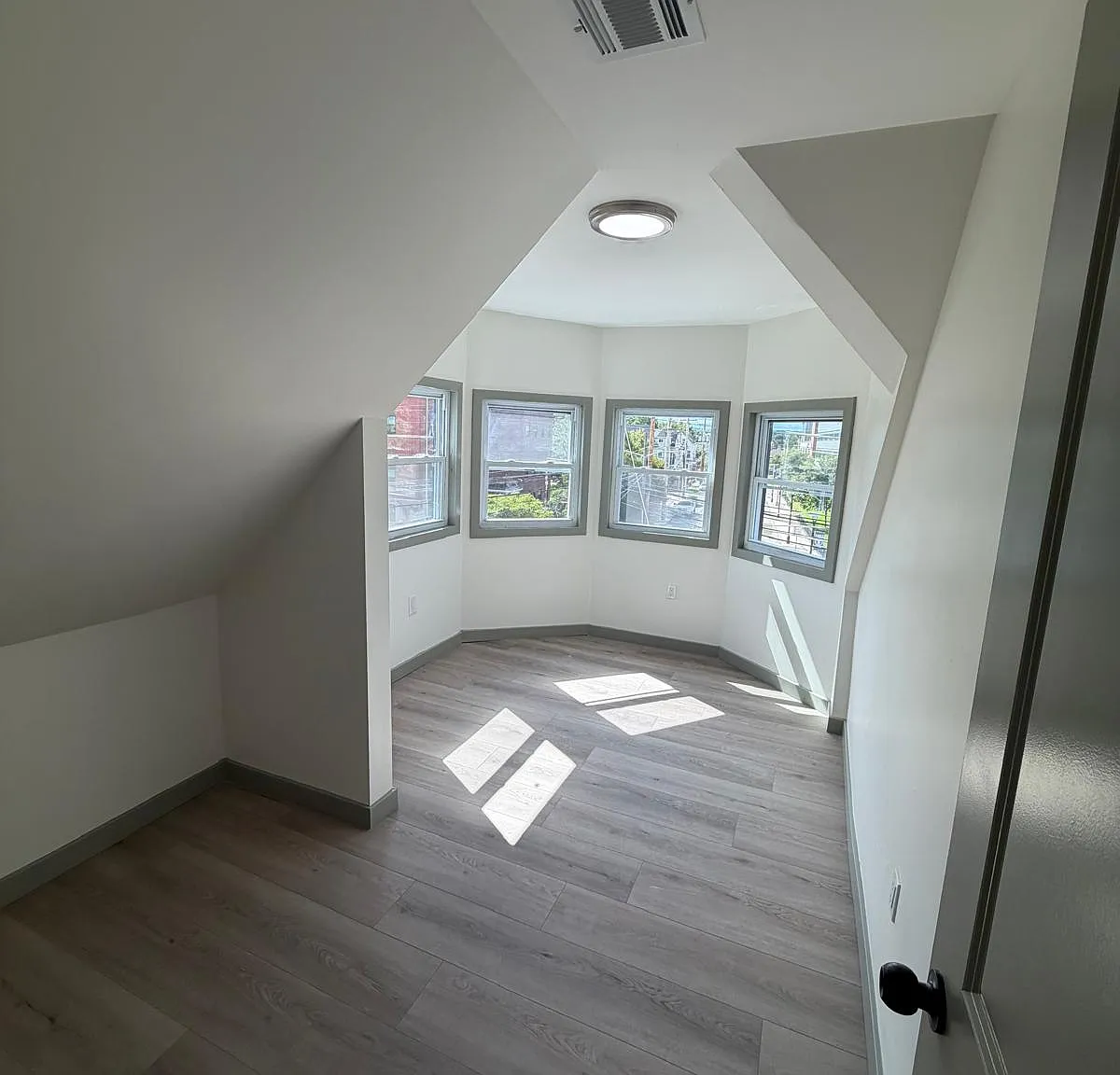 2 bed, $1,650 — Photo 4
