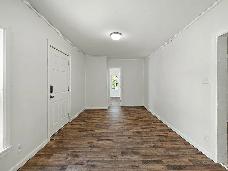 2706 Quincy St — Photo 6