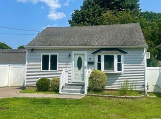 9 Willis Ave, Ronkonkoma, NY 11779