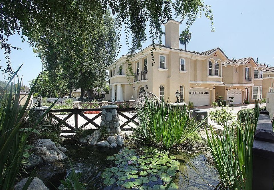 Front of Bellagio Court Complex