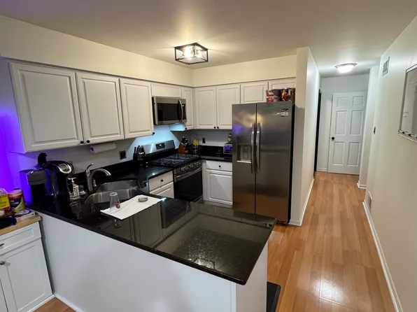 230 Plum Creek Dr, Schererville, IN 46375