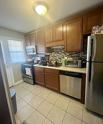 5th image of 1682 King Ave