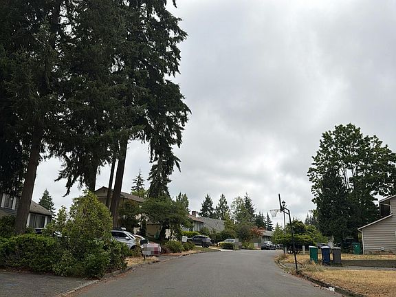 4th image of 833 S 326th St