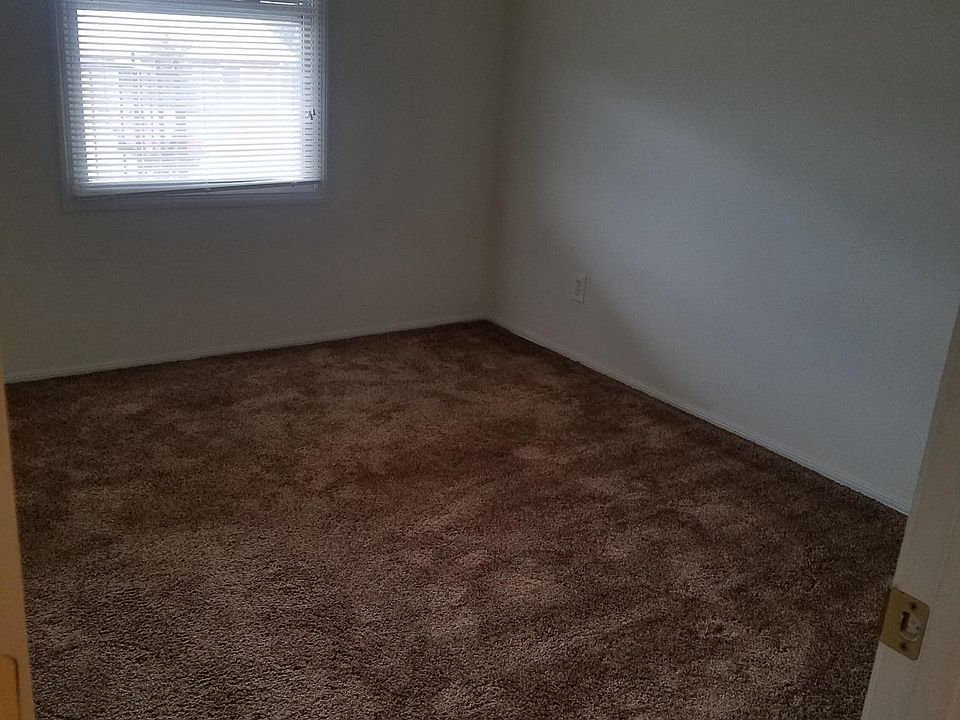 2nd image of 102 Granada Dr #L