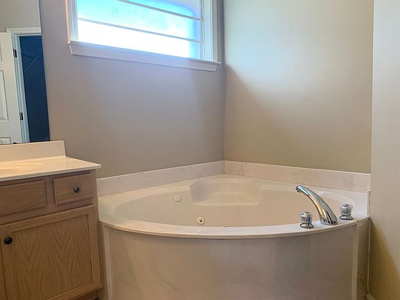 5th image of 7035 Parkbrook Ln