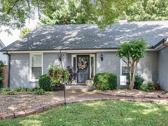 3rd image of 220 Julia Ct
