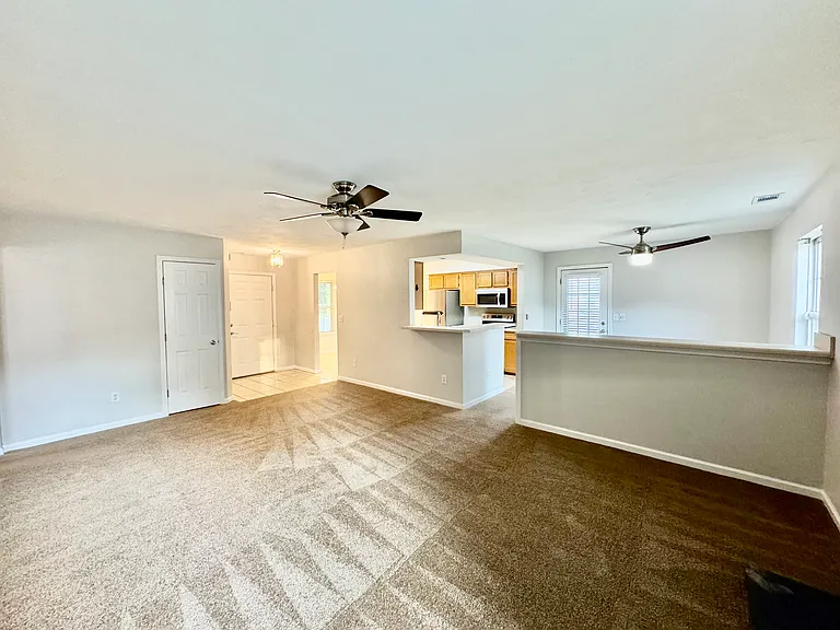 612 Oak Grove Rd — Photo 2