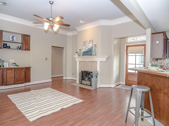 4th image of 106 Salvador Dr