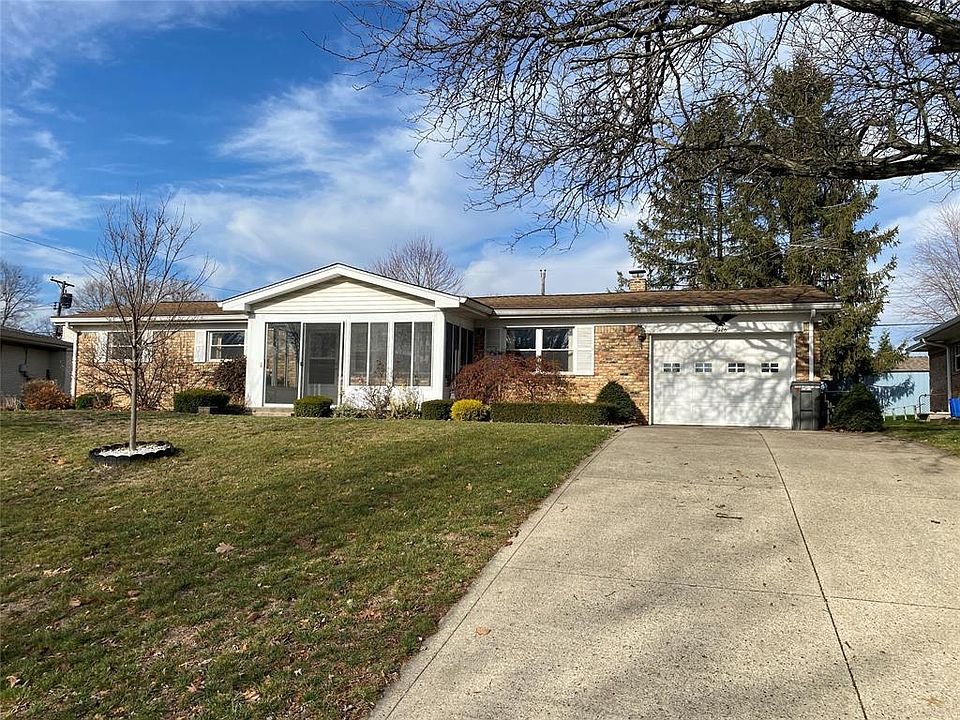 1st image of 2126 Lawrence Ave
