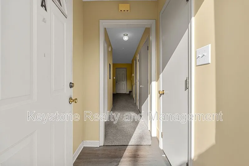 2 bed, 1.5 bath, 1000 sqft, $995 — Photo 2