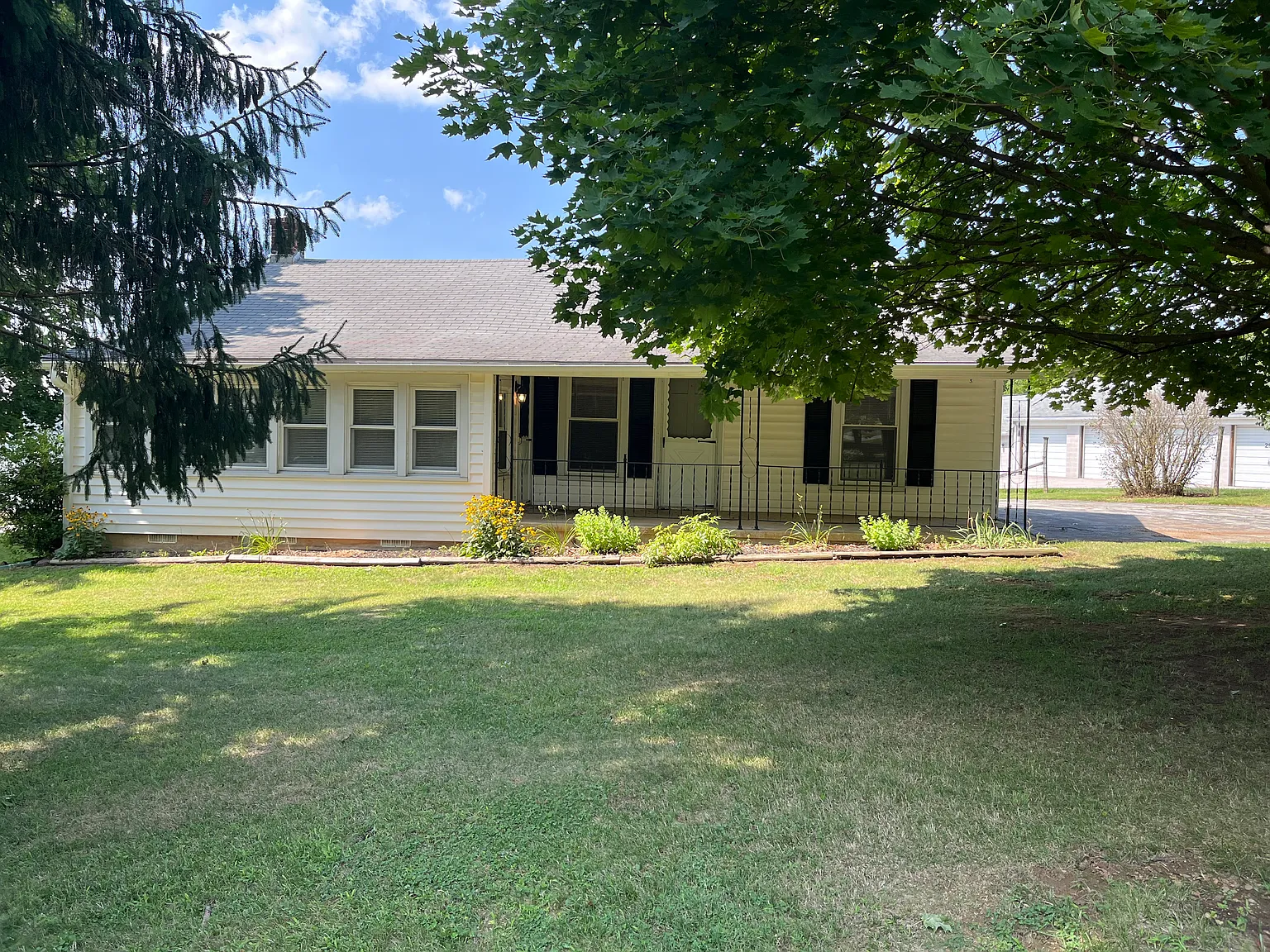 2 bed, 1086 sqft, $2,200 — Photo 1