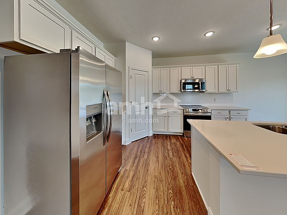 3rd image of 1056 Castor Dr