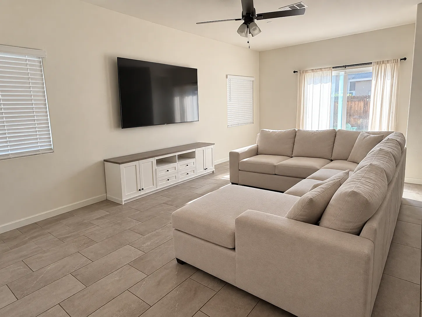 3 bed, 2.5 bath, 1660 sqft, $2,700 — Photo 3